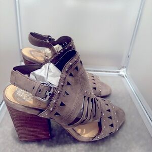 USED - Gray Sandals - Vince Camuto